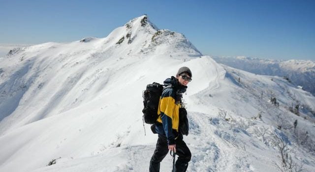 スキーが彩る雪国の旅非日常と出会う冬の魅力体験記 スキーが彩る雪国の旅非日常と出会う冬の魅力体験記