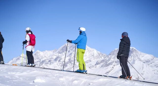 家族や友人と楽しむ効率的スキーツアー冬の思い出をパッケージで満喫