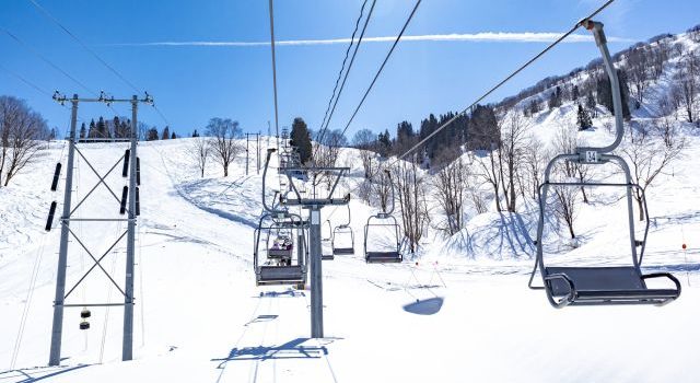 心も身体もリフレッシュ冬の魅力を満喫するスキーツアーで味わう特別なひととき