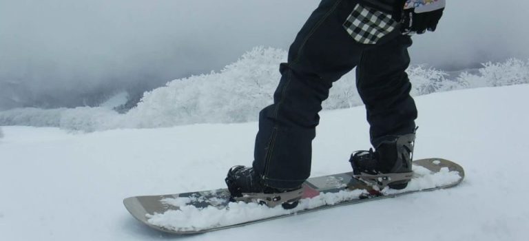 多彩な楽しみ方と手軽さが魅力の日帰りスノボツアーで冬をアクティブに満喫