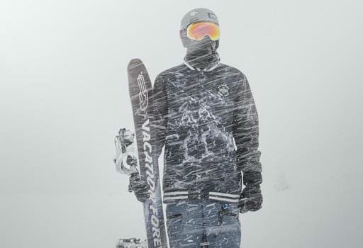 スキーツアーは人生逃げ道か衝動か宿泊不要日帰りで非日常と現実逃避を手に入れろ